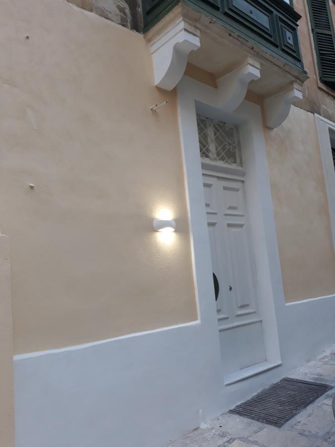 Door Eight Apartment อิล-เฟอร์ยานา ภายนอก รูปภาพ